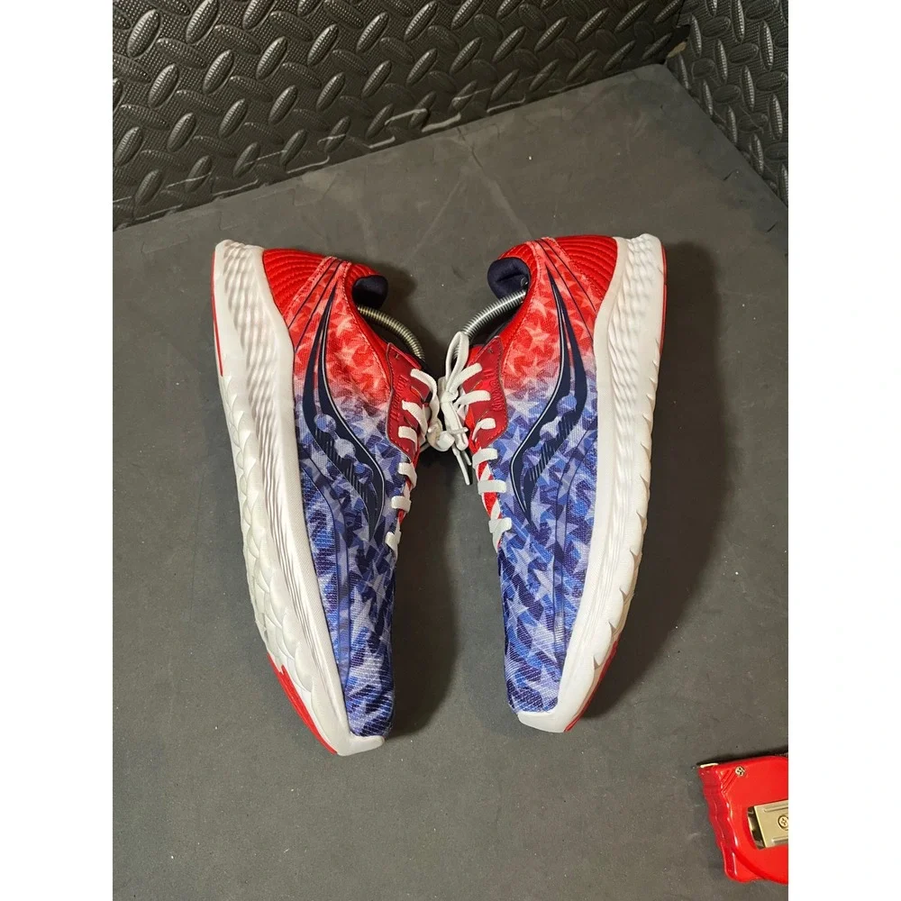 Saucony Kinvara 11 Independence USA Flag Shoes Men Sz 11 Red White Blue